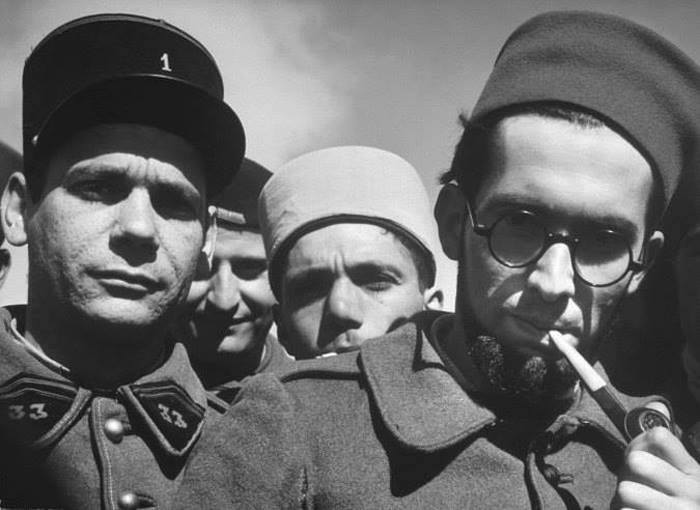 جنود مخفر فرنسي في حمص عام 1940